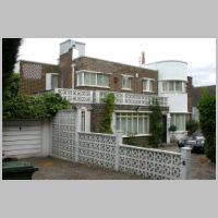 2, Kerry Avenue, Stanmore, London, by Gerald Lacoste, 1937, photo on daveanderson.me.uk.jpg